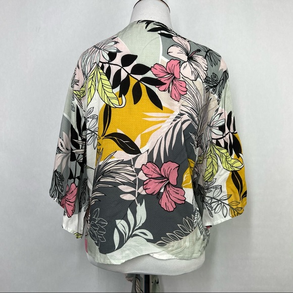 Lovestitch Flor V neck Women’s Front Tie knot Short sleeve Top Size Small - Picture 7 of 7